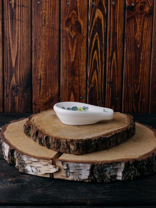 podstawka pod łyżkę na drewnie