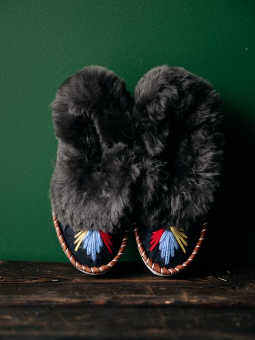 babmosze oparte o ścianę