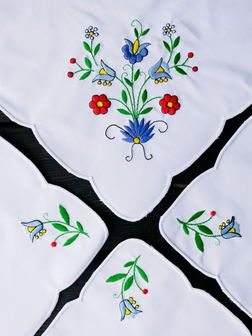 serweta haftowana wzorem kaszubskim