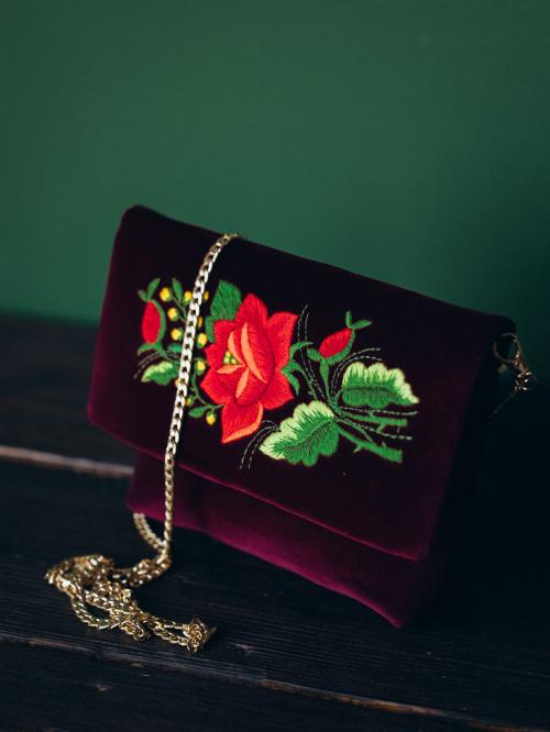 kopertówka haftowana bokiem