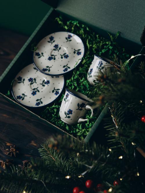 dwie filiżanki expresso w pudełku