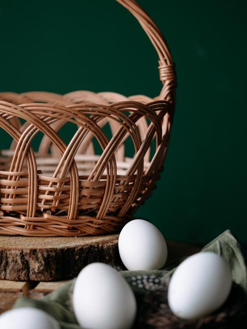 koszyczek wielkanocny plecionka kolorowa