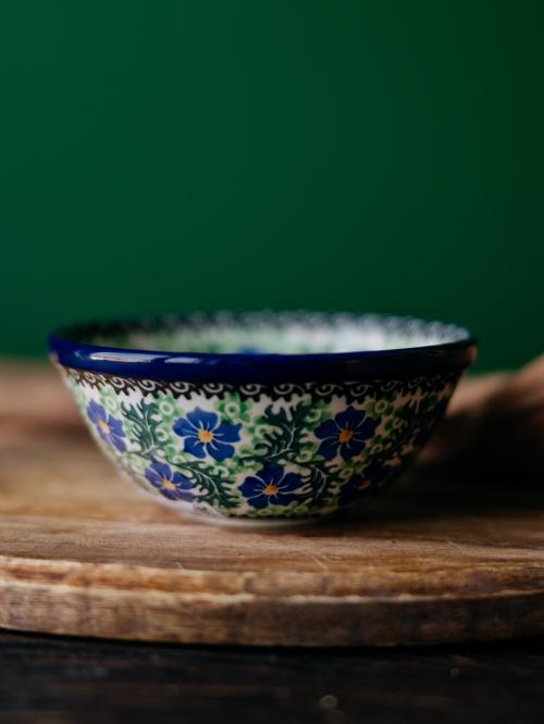 miska mała chabry na drewnie