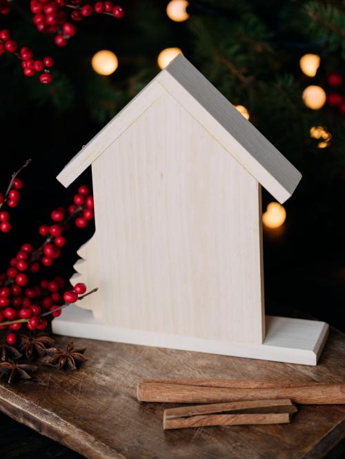 drewniany domek tyłem