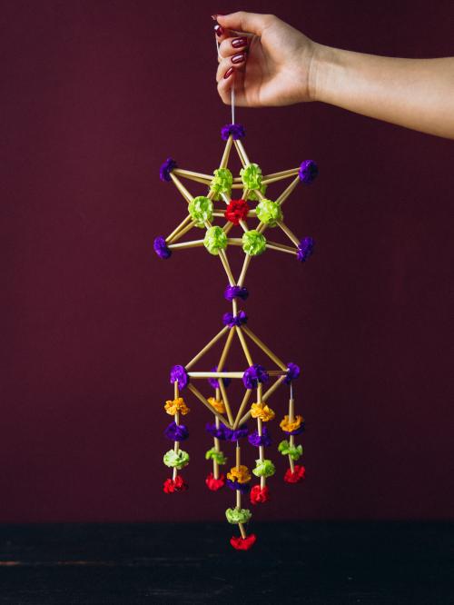 mini pająk trzymany w dłoni