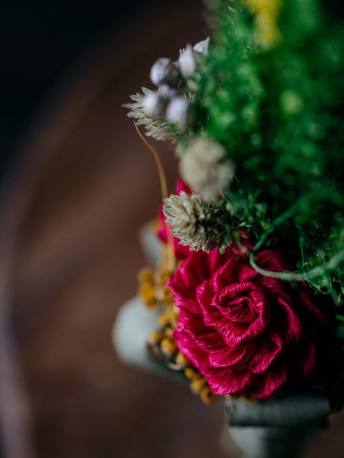 palma z rubinowymi różami