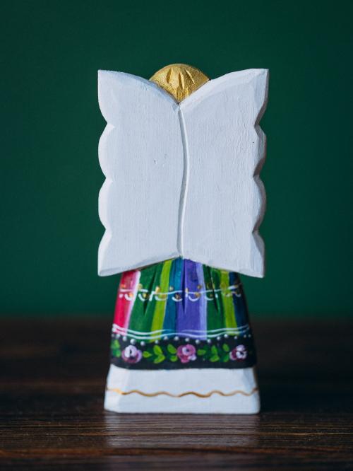 anioł w łowickim pasiaku tyłem