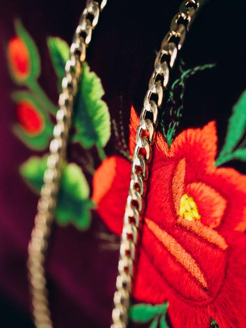 zbliżenie na łańcuszek