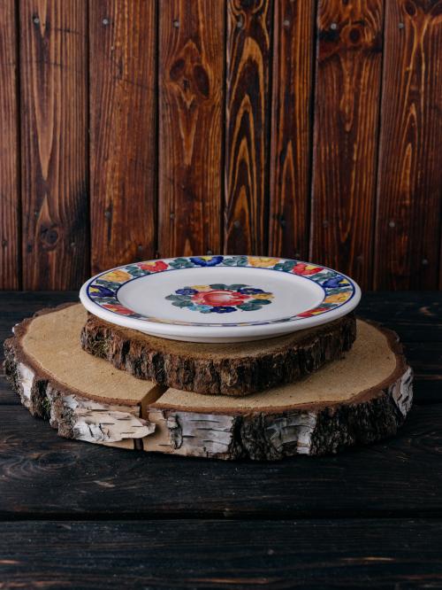 talerz na drewnie