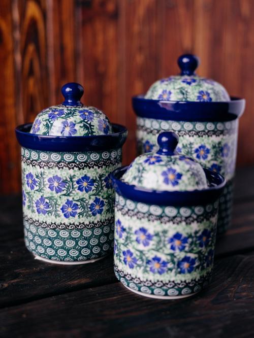 różne wielkości pojemników chabry