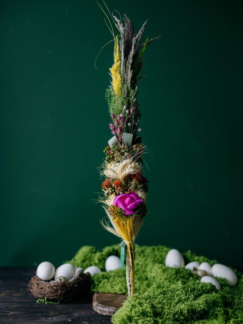 palma na zielonym tle