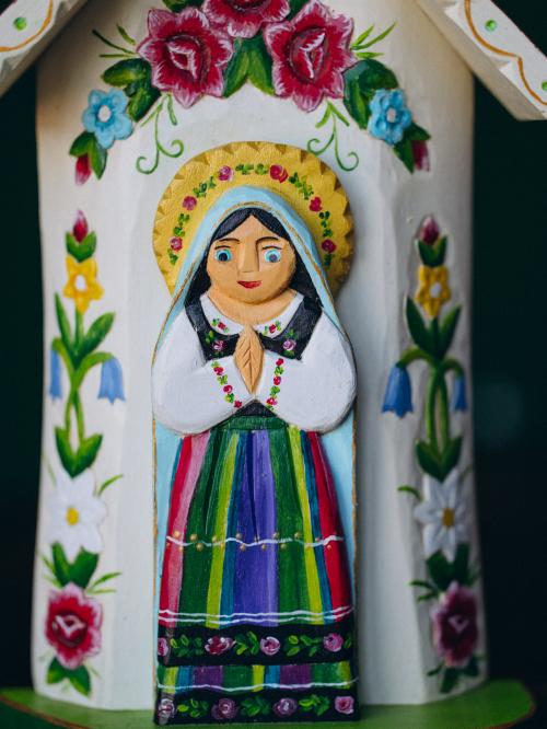 zbliżenie na kapliczkę