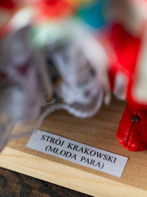 strój krakowski młoda para