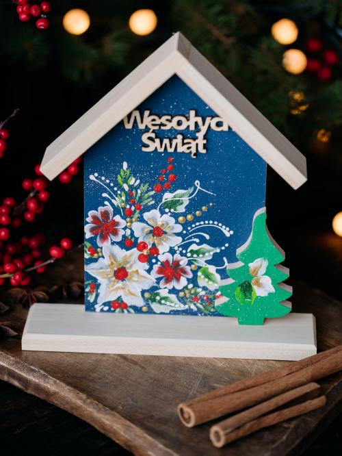 drewniany domek ,,Wesołych Świąt"