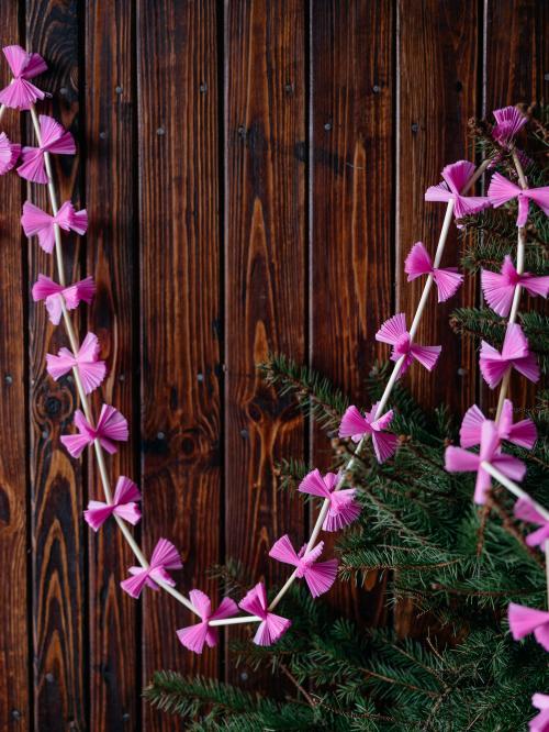 łańcuch choinkowy różowy na choince