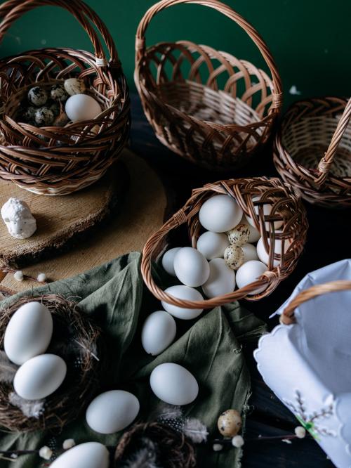 różnej wielkości koszyczki