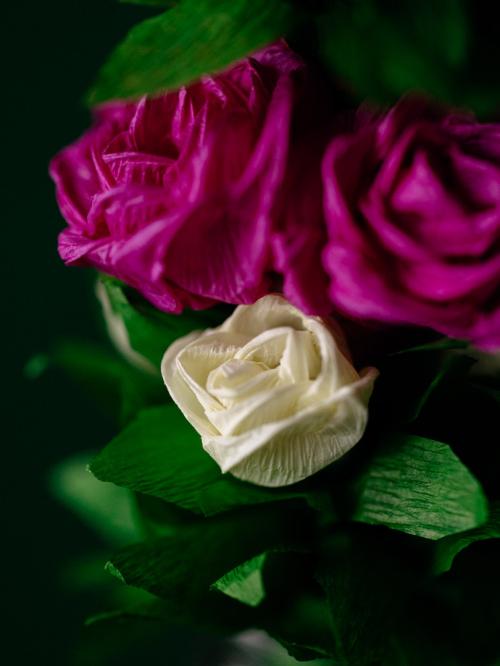 różowe kwiatki z bibuły