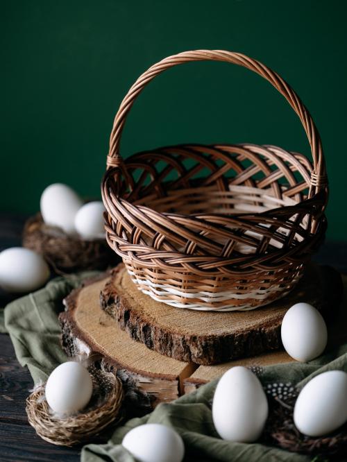 koszyczek wielkanocny z wikliny