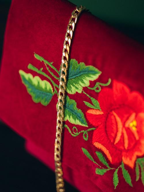 zbliżenie na łańcuszek