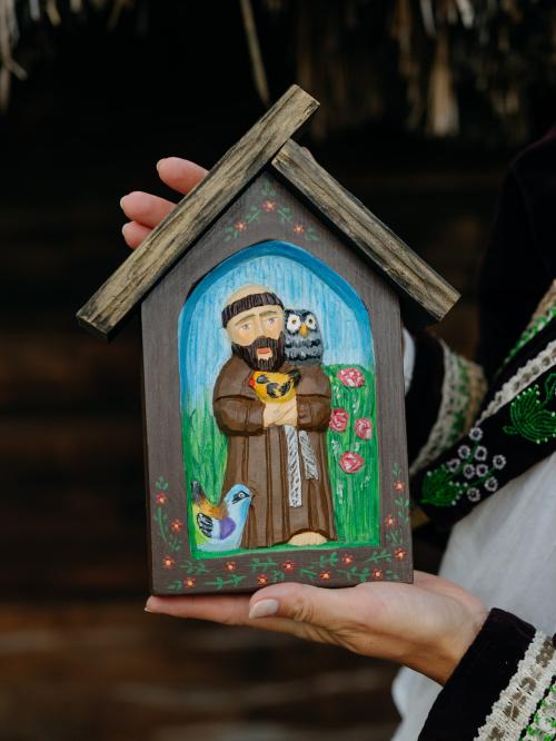 kapliczka z świętym franciszkiem