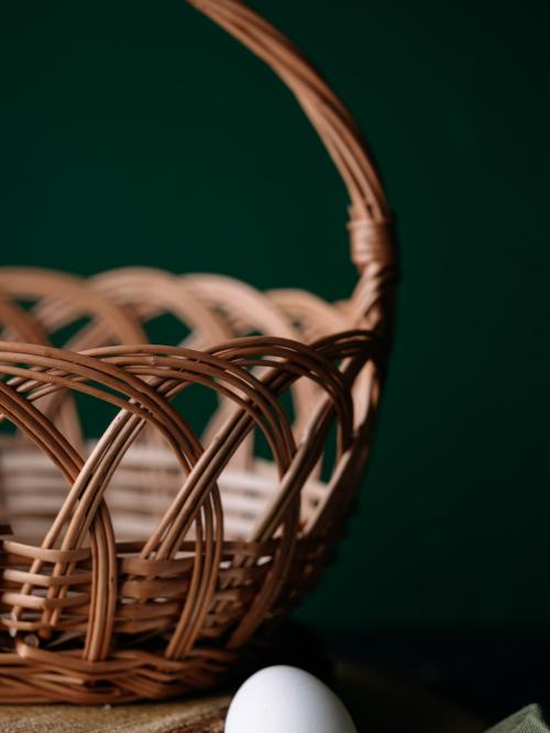 koszyczek wielkanocny z wikliny