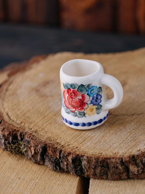 Magnes kufel z kolorowym wzorem