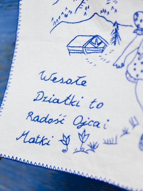 makatka wesołe dziatki to radość ojca i matki zbliżenie na napis