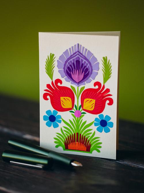 kartka wycinanka na zielonym tle