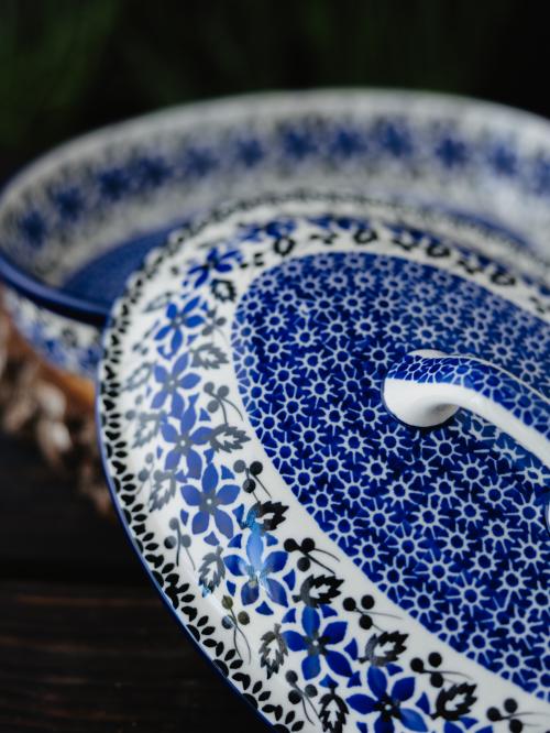 naczynie do zapiekania z przykrywką polne kwiaty zbliżenie na wzór