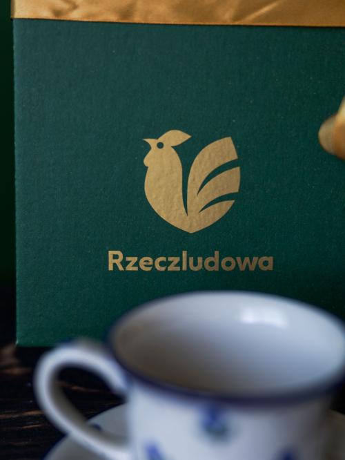 komplet filiżanek