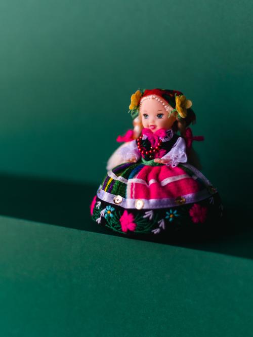 lalka w łowickim stroju
