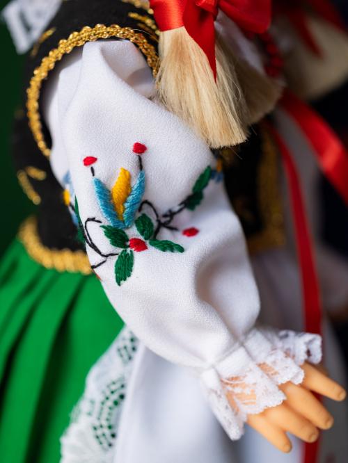 haftowana biała bluzka