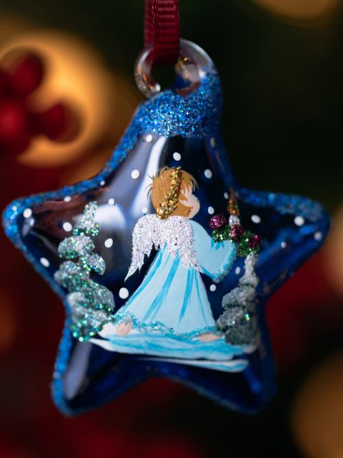 gwiazda błyszcząca z aniołkiem