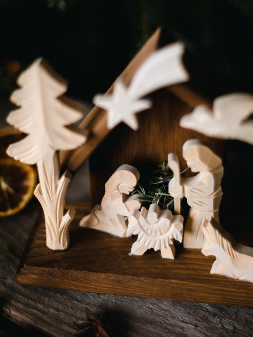 Zbliżenie na postacie w szopce.