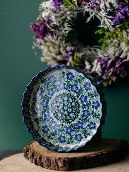 Forma do pieczenia tarty chabry  na tle wianka suszonego