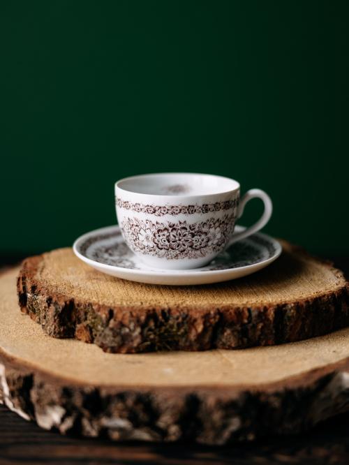 fliżanka okrągła ze spodkiem brązowa