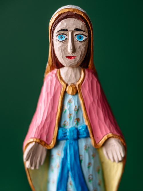 Matka Boska rzeźbiona