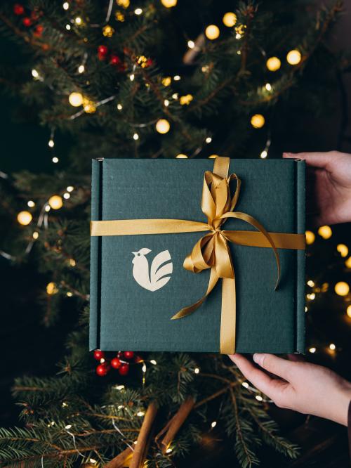 małe zielone pudełko prezentowe