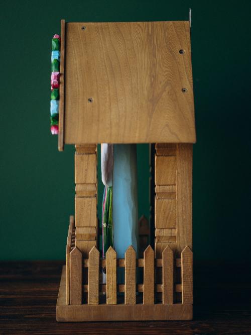 kapliczka z łowicką Maryją bokiem