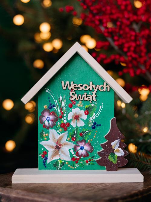 drewniany domek świąteczny zielona
