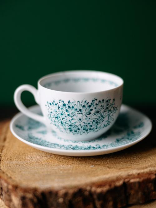 filiżanka na drewnie