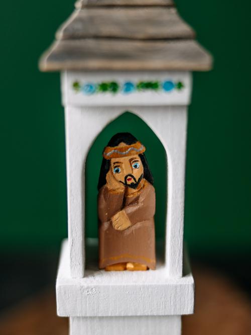 Jezusek w brązowej szacie