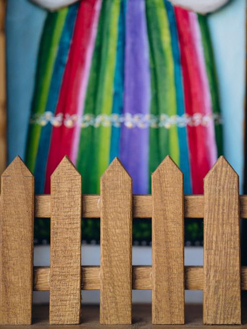 zbliżenie na drewniany płotek