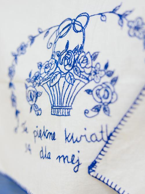 makatka te piękne kwiatki, są dla mej matki  zbliżenie