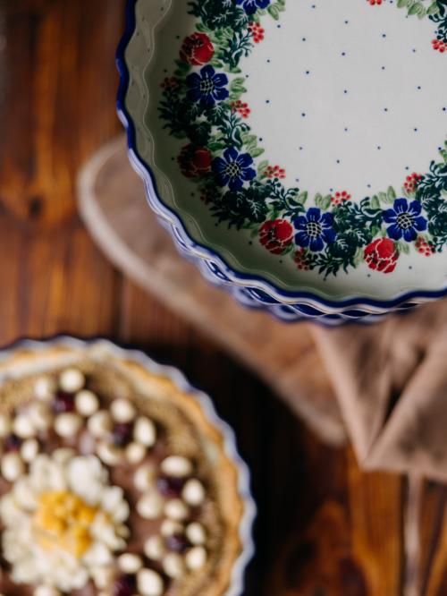 Forma do pieczenia tarty Wianek z czerwonymi makami na drewnie