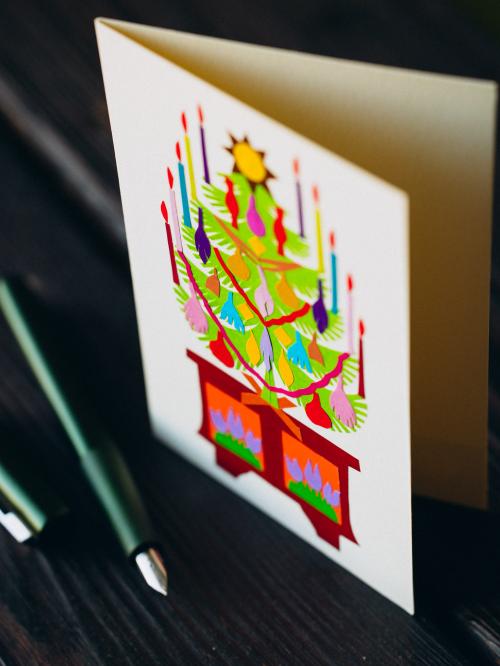 kartka wycinanka świąteczna na drewnie