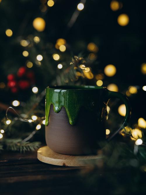 kubek z zielonym szkliwem