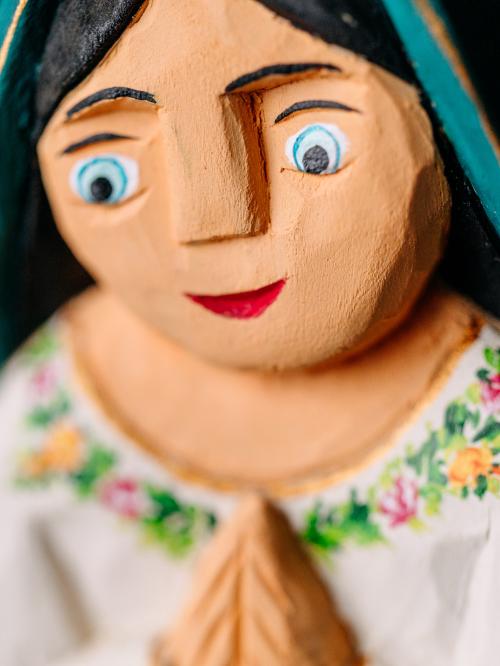 zbliżenie na twarz postaci