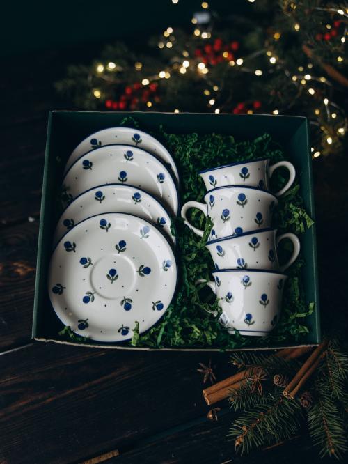 zestaw czterech filiżanke jagódki