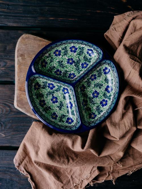 talerz dzielony na drewnie